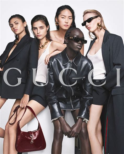 gucci adv ha due passaporti